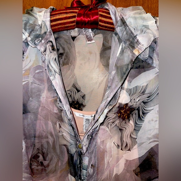 NEW and never worn DVF perfect spring blouse - Picture 7 of 7